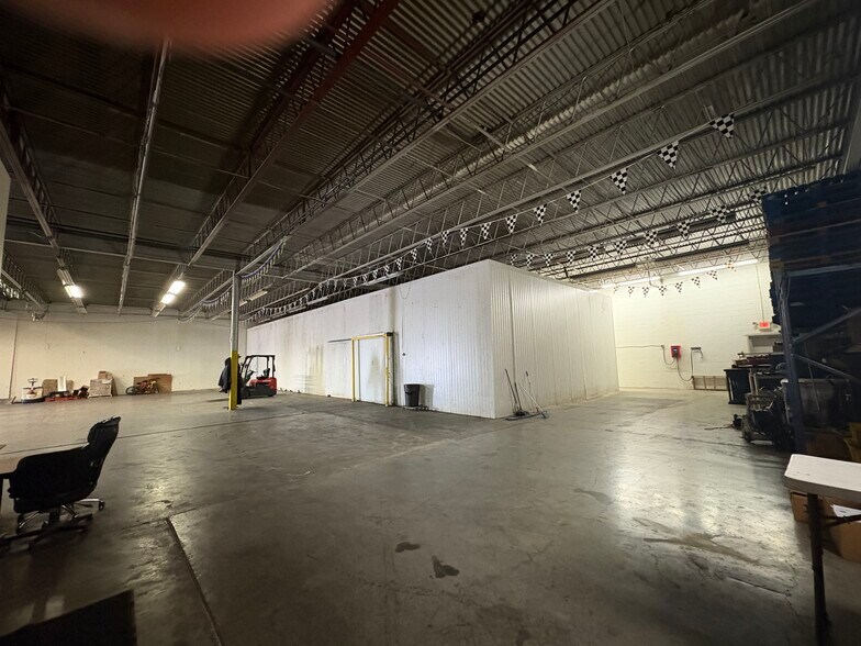 More Photos Of 3002-3014 Avenue E E, Arlington Light Manufacturing For Lease