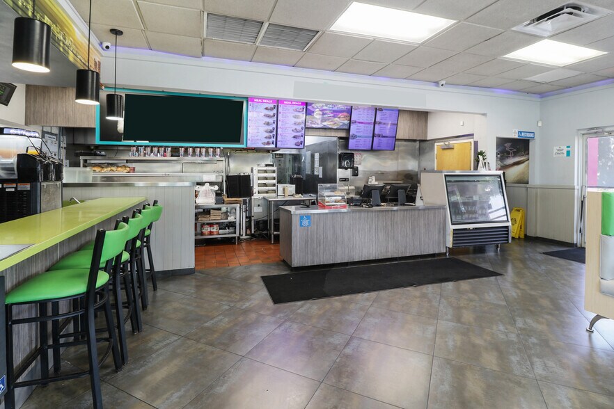 More Photos Of 750 W Sample Rd, Pompano Beach Fast Food For Lease