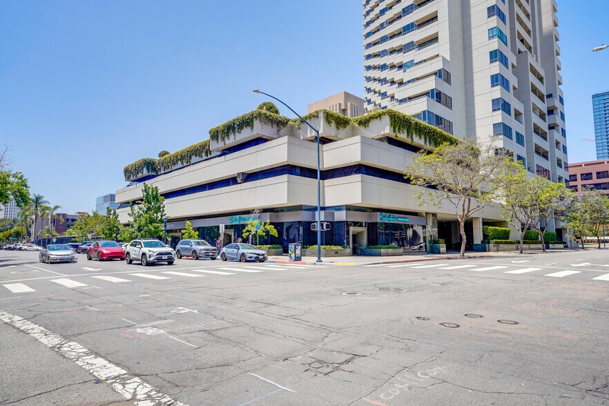 More Photos Of 700-750 Front St, San Diego Apartments For Lease