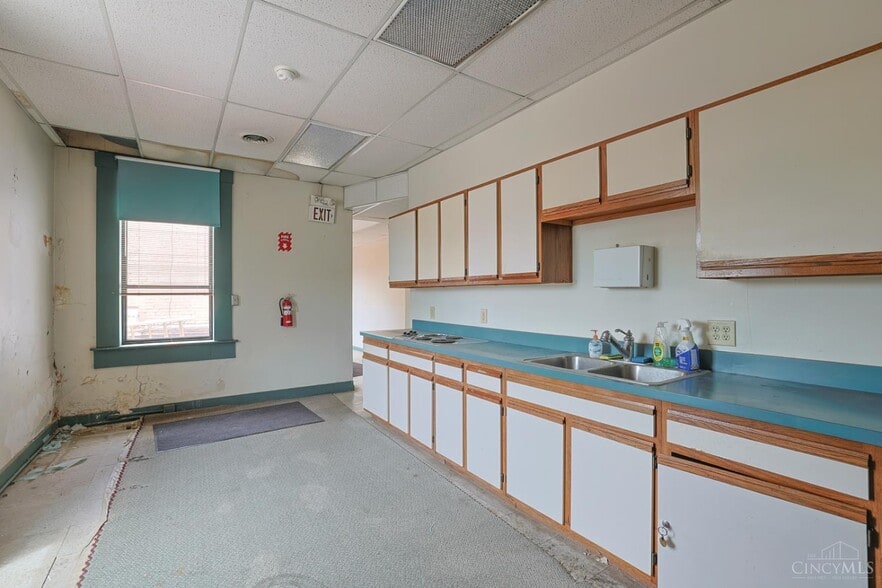 More Photos Of 2108 Central Pky, Cincinnati Loft Creative Space For Sale