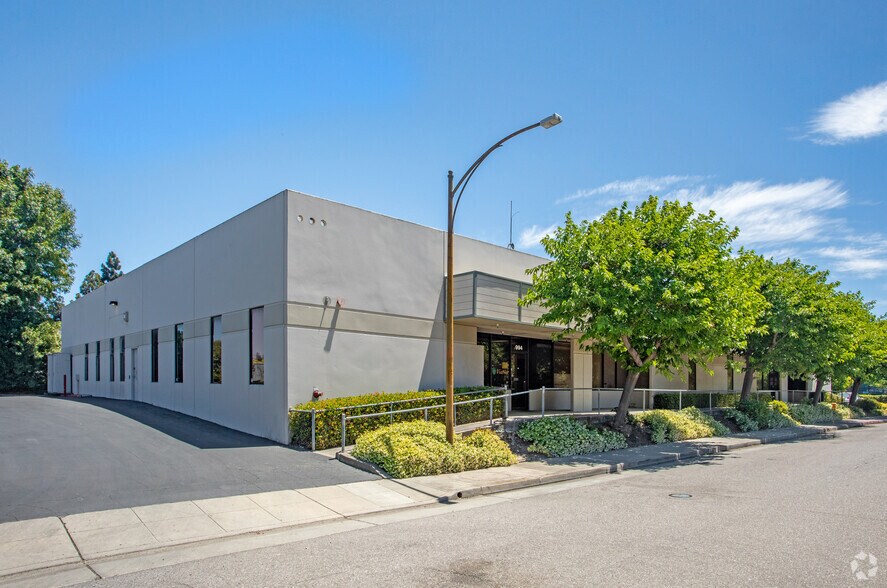 More Photos Of 990-992 San Antonio Rd, Palo Alto Flex For Lease