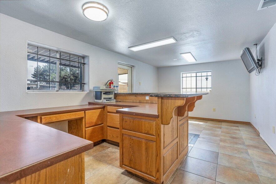 More Photos Of 2331 W A St, Pasco Distribution For Lease