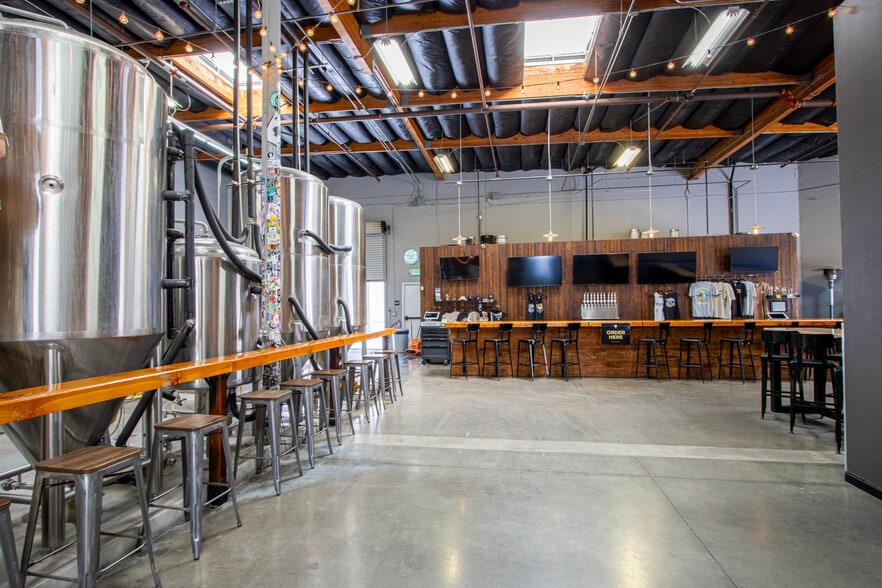More Photos Of 41537 Cherry St, Murrieta Warehouse For Lease