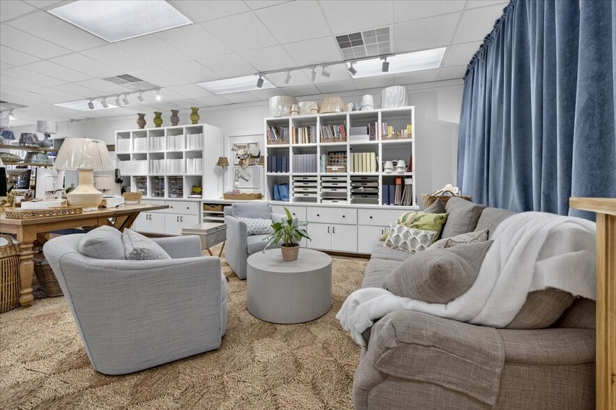 More Photos Of 913 Gulf Breeze Pky, Gulf Breeze Storefront Retail Office For Sale
