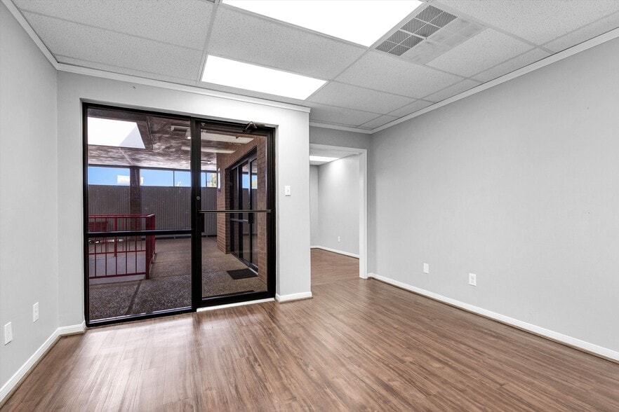 More Photos Of 3421 W Davis St, Conroe Medical For Lease