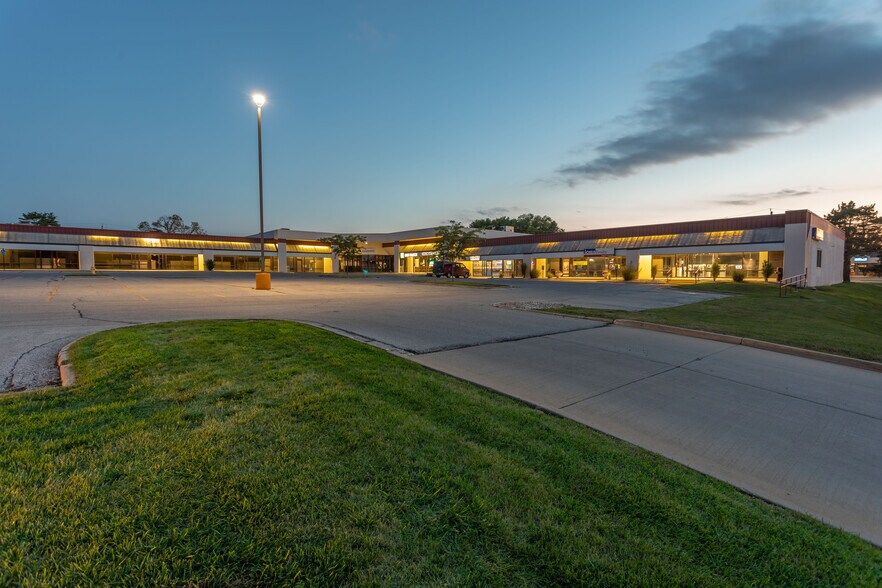More Photos Of 200 Army Post Rd, Des Moines Unknown For Lease