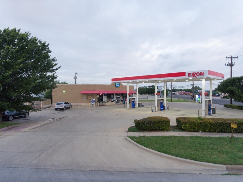 More Photos Of 6597 Azle Ave, Lake Worth Service Station For Sale