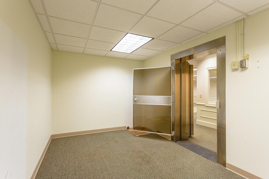 More Photos Of 9972 Spotswood Trl, Mcgaheysville Bank For Lease