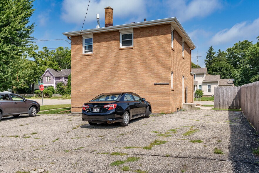 More Photos Of 1321 W Court St, Janesville Apartments For Sale