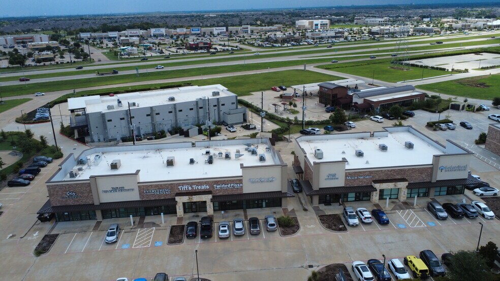 More Photos Of 11131 Harlem Rd, Richmond Freestanding For Lease