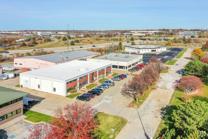 More Photos Of 4928-4944 S 114th St, Omaha Loft Creative Space For Lease