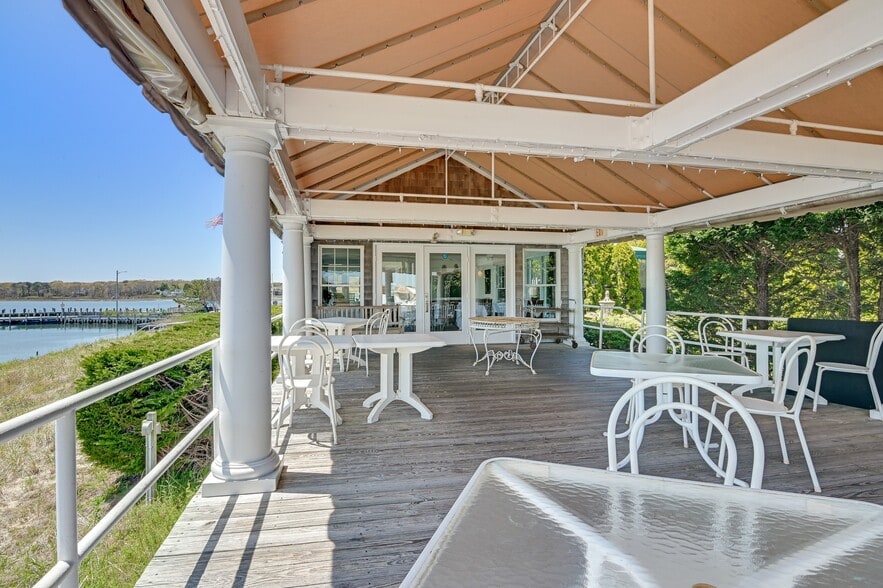 More Photos Of 56-58 S Bay Ave, Eastport Restaurant For Sale