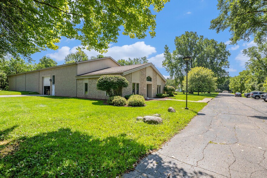 More Photos Of 4165 Lippincott Blvd, Burton Light Distribution For Sale