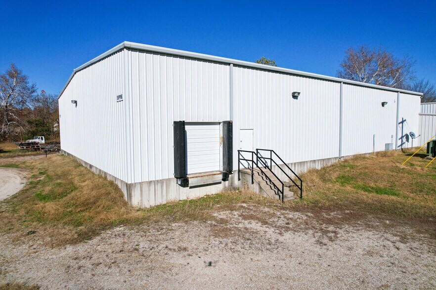 More Photos Of 27877 Glacier Point Rd, Lebanon Warehouse For Lease