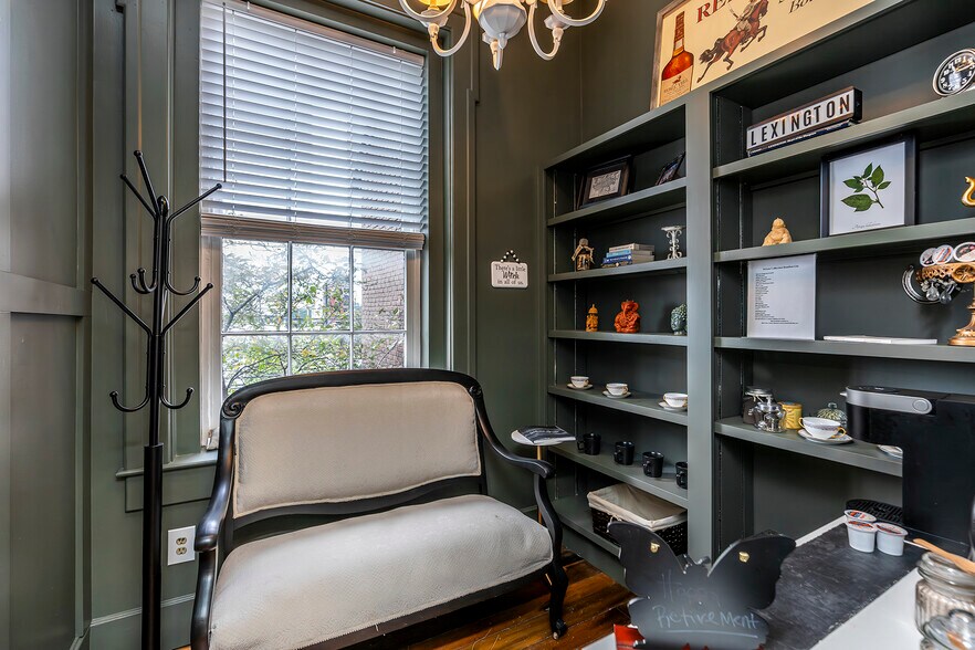 More Photos Of 302 W High St, Lexington Office Residential For Sale