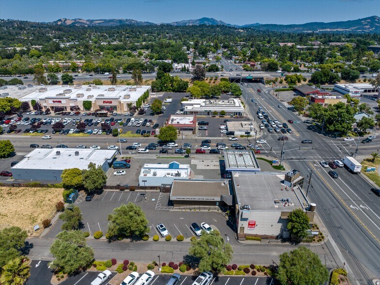 More Photos Of 1125 W Steele Ln, Santa Rosa Freestanding For Lease