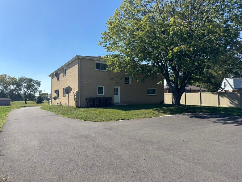More Photos Of 374 Lynn Dr, Manteno Apartments For Sale