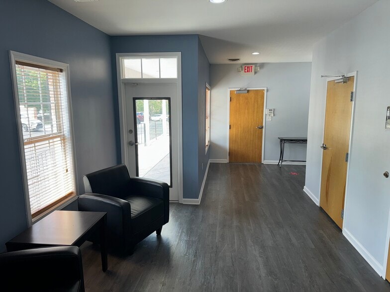 More Photos Of 285 Country Club Dr, Stockbridge Medical For Lease