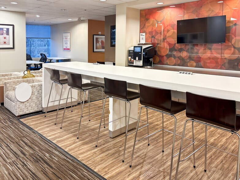 More Photos Of 600 Crowfoot Cres NW, Calgary Coworking Space