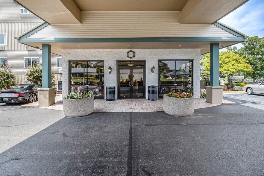 More Photos Of 1180 N Shore Dr, Mears Hospitality For Sale