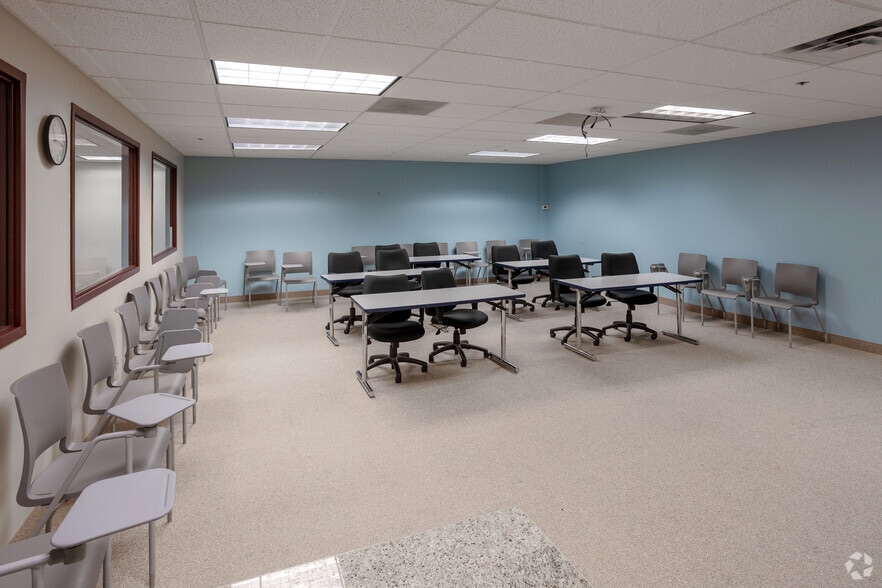 More Photos Of 5900 Green Oak Dr, Minnetonka Office For Lease