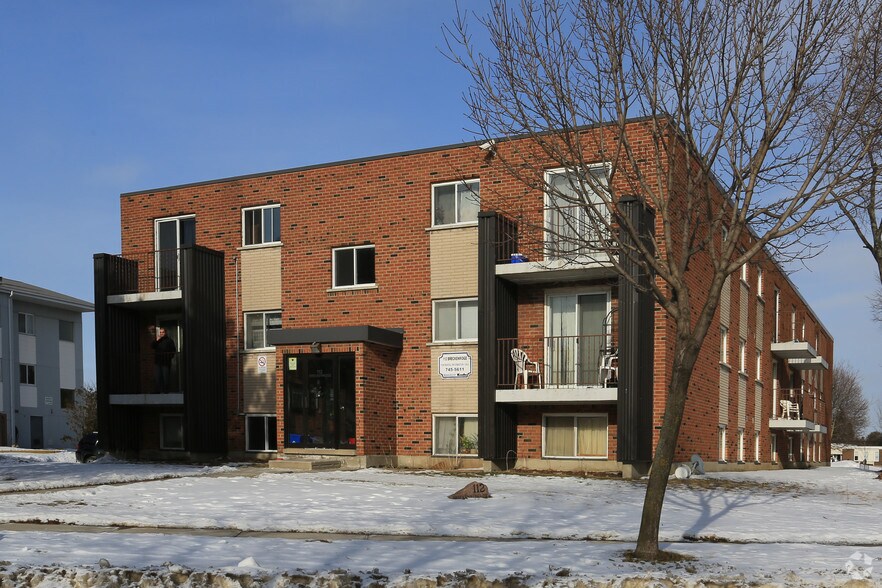 Primary Photo Of 112 Breckenridge Dr, Kitchener Apartments For Sale