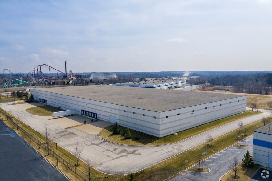 More Photos Of 5650 Centerpoint Ct, Gurnee Warehouse For Lease