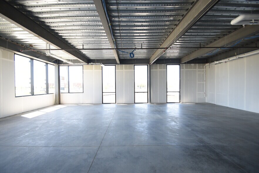 More Photos Of 5651 38th St S, Fargo Office For Lease