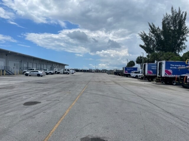 More Photos Of 1800 SW 34th St, Fort Lauderdale Distribution For Lease