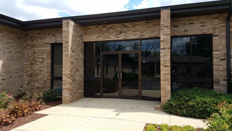 More Photos Of 850 W Bartlett Rd, Bartlett Medical For Sale