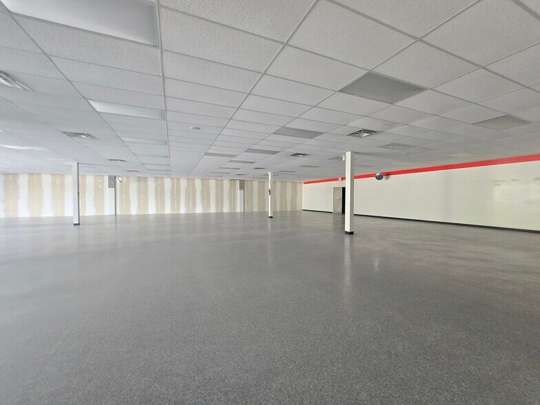 More Photos Of 1155 5th Ave, Valemount Storefront For Lease