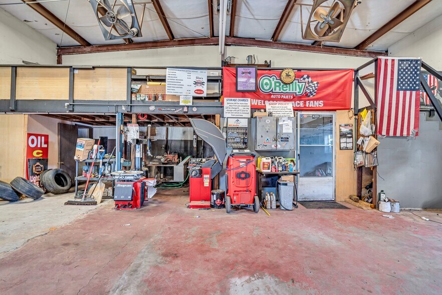More Photos Of 3601 Hospital St, Pascagoula Auto Repair For Sale