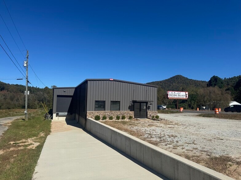 More Photos Of 7923 HWY 441, Dillard Storefront Retail Office For Sale