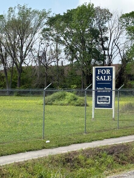 More Photos Of 330 Victoria Dr, Houston Land For Sale