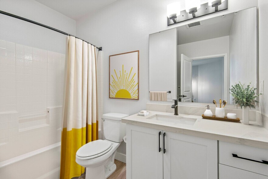 More Photos Of 1900 Queen Anne Ave N, Seattle Apartments For Lease