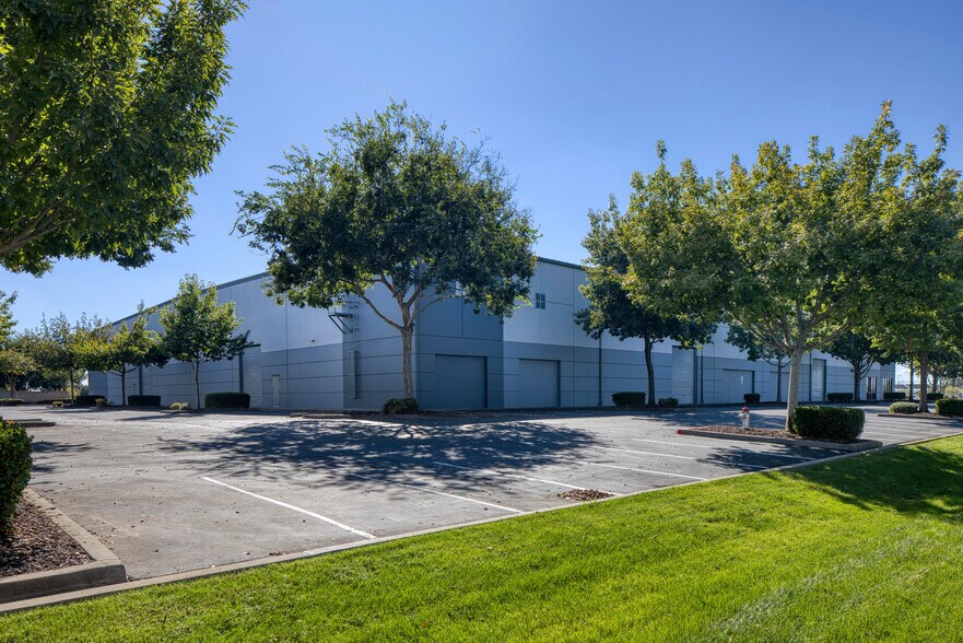More Photos Of 6301 Florin Perkins Rd, Sacramento Warehouse For Lease