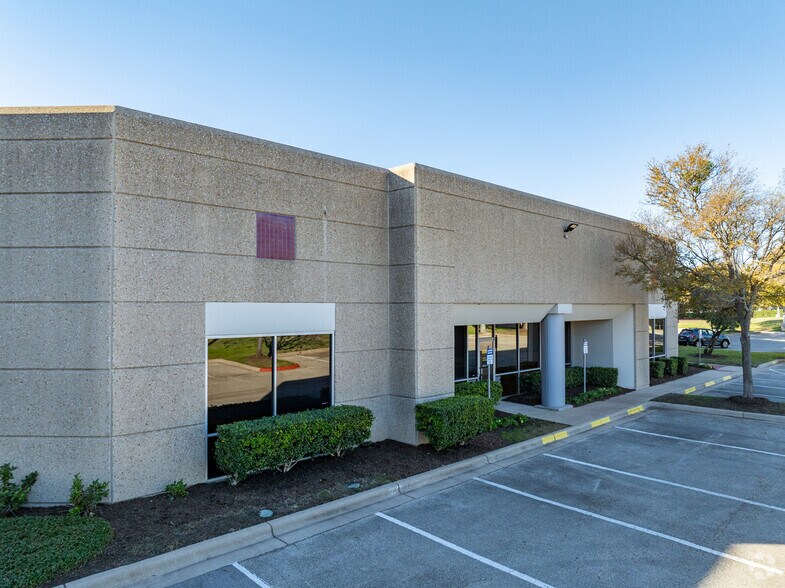 More Photos Of 9229 Waterford Centre Blvd, Austin Unknown For Lease