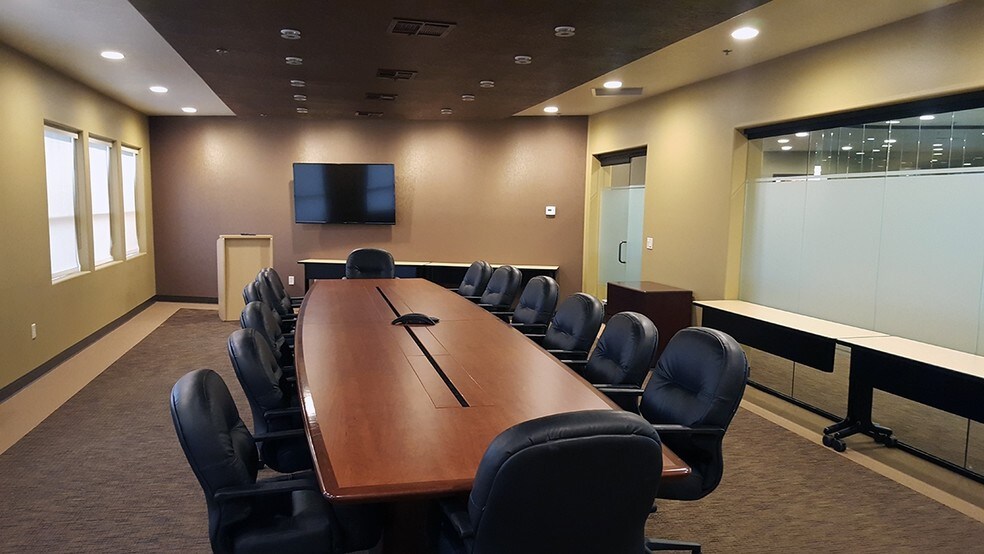 More Photos Of 776 E Riverside Dr, Eagle Office For Lease