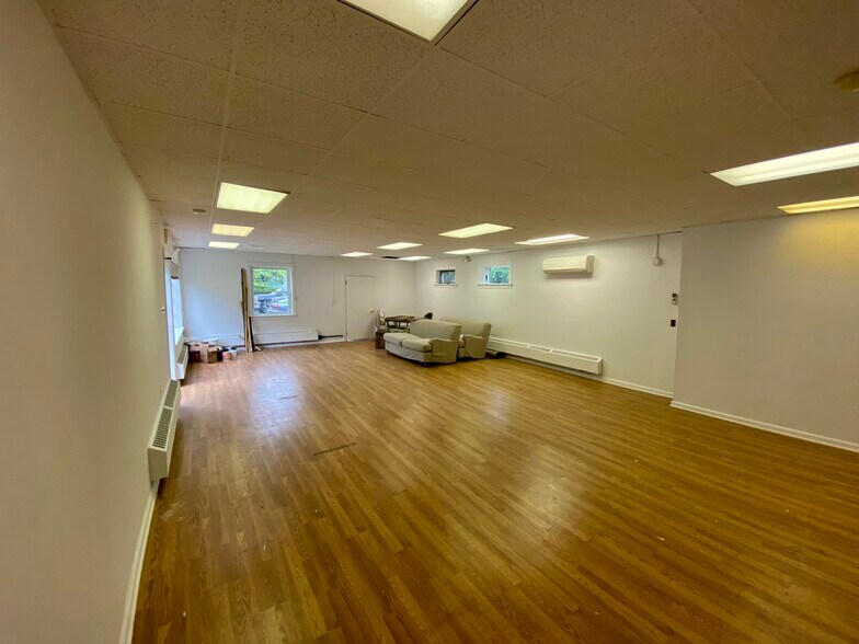 More Photos Of 12 Old Mill Rd, Redding Freestanding For Lease