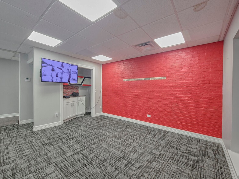 More Photos Of 6001 Nw Expressway, Oklahoma City Office For Sale