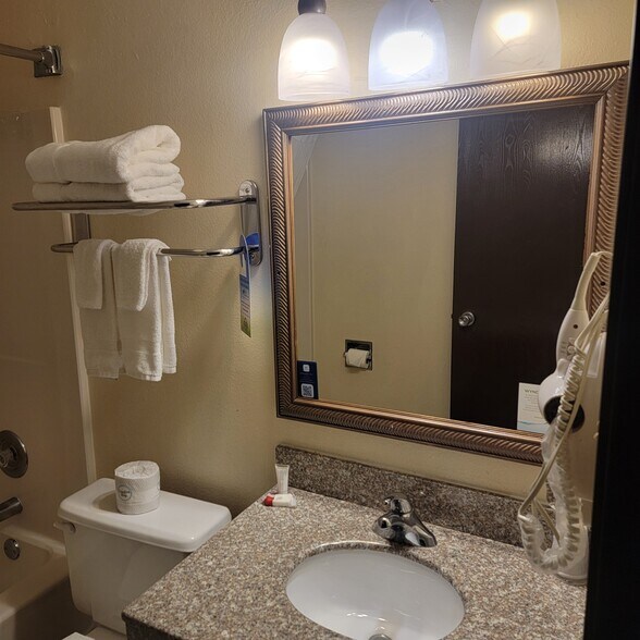More Photos Of 3040 5th Ave S, Fort Dodge Hotel For Sale