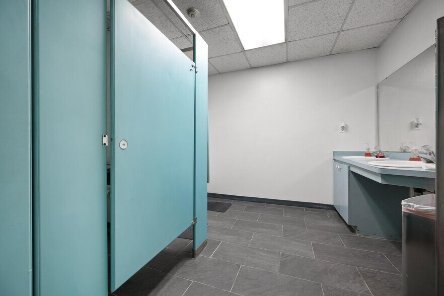 More Photos Of 2953 E 63rd Ave, Bradenton Warehouse For Sale