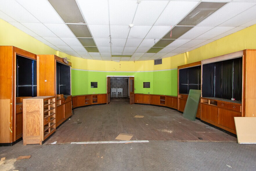 More Photos Of 310 & 312 Pendleton St, Waycross Storefront For Sale