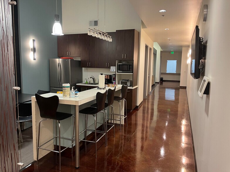 More Photos Of 990 Reserve Dr, Roseville Office For Sale