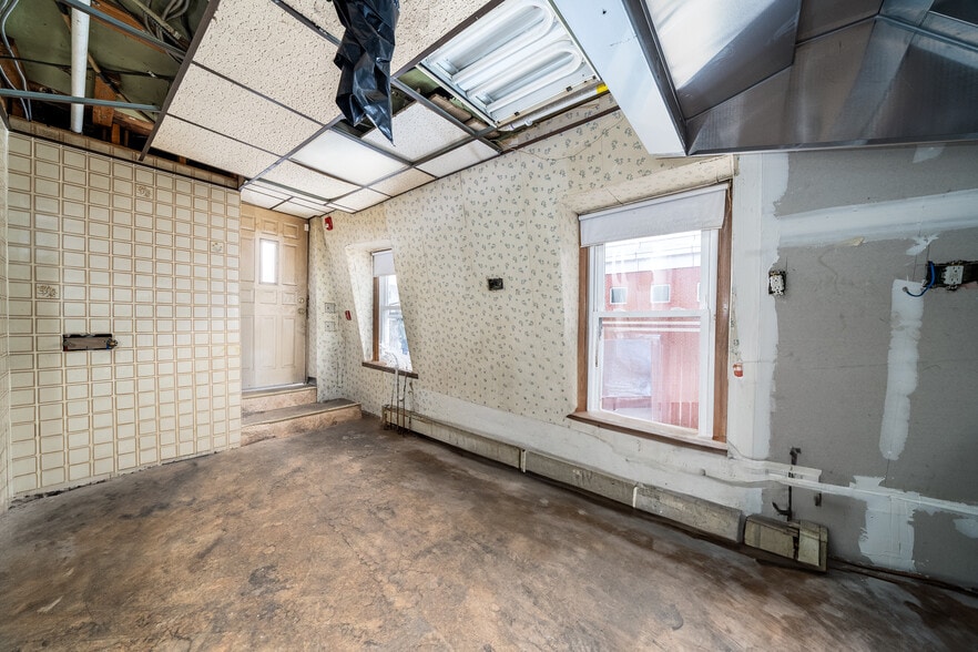 More Photos Of 990 Broadway, Bayonne Restaurant For Sale