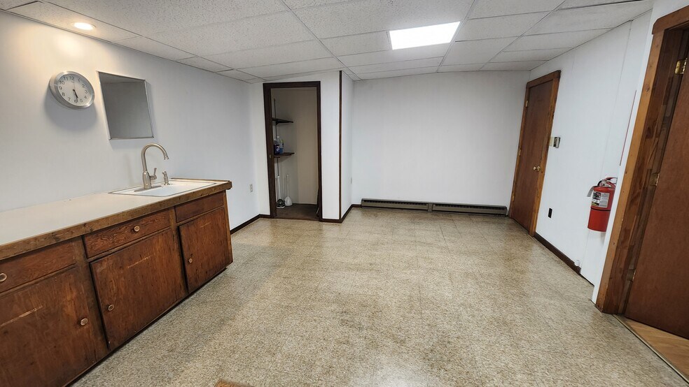 More Photos Of 637 Hempfield Hill Rd, Columbia Warehouse For Lease