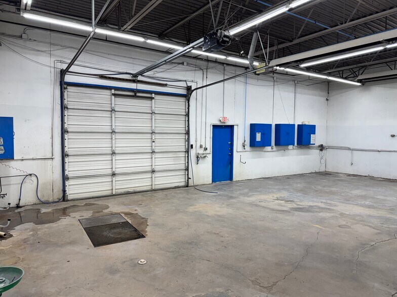 More Photos Of 4316 S Newcastle Rd, Oklahoma City Service For Lease