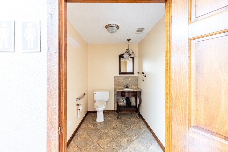 More Photos Of 706 W Barnard St, Glennville Medical For Sale