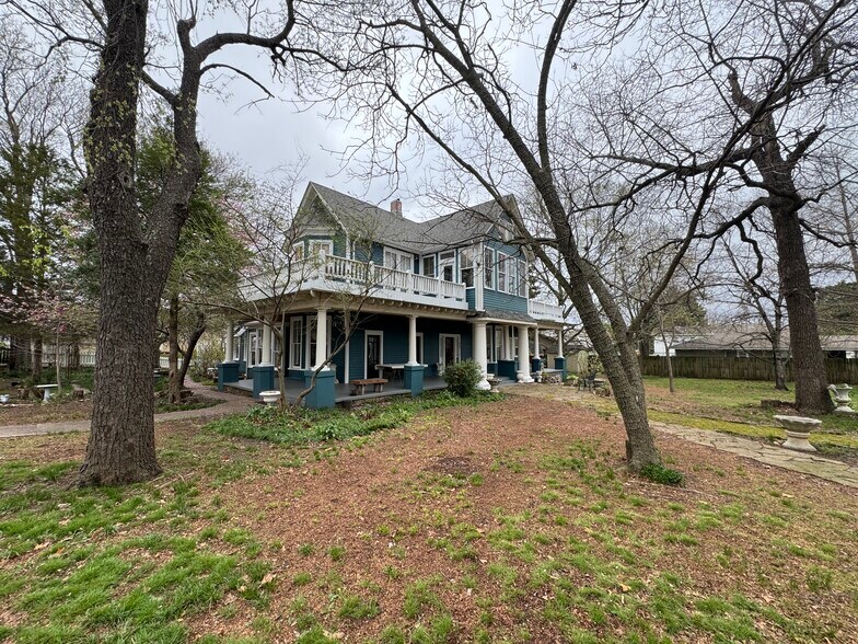 More Photos Of 224 W Chickasaw St, Tahlequah Hospitality For Sale