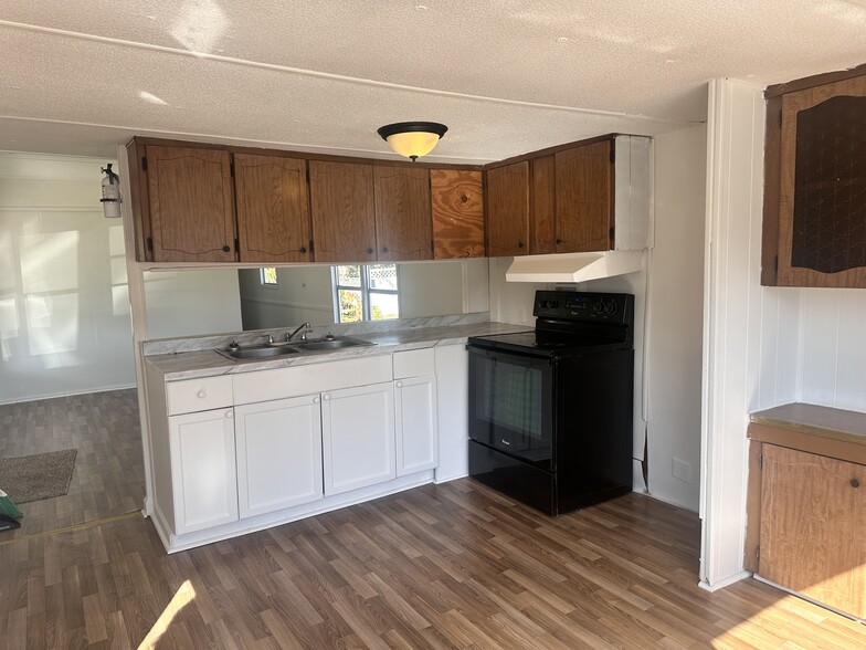 More Photos Of 12300 Phillips Ln, Gibsonton Manufactured Housing Mobile Home Park For Sale